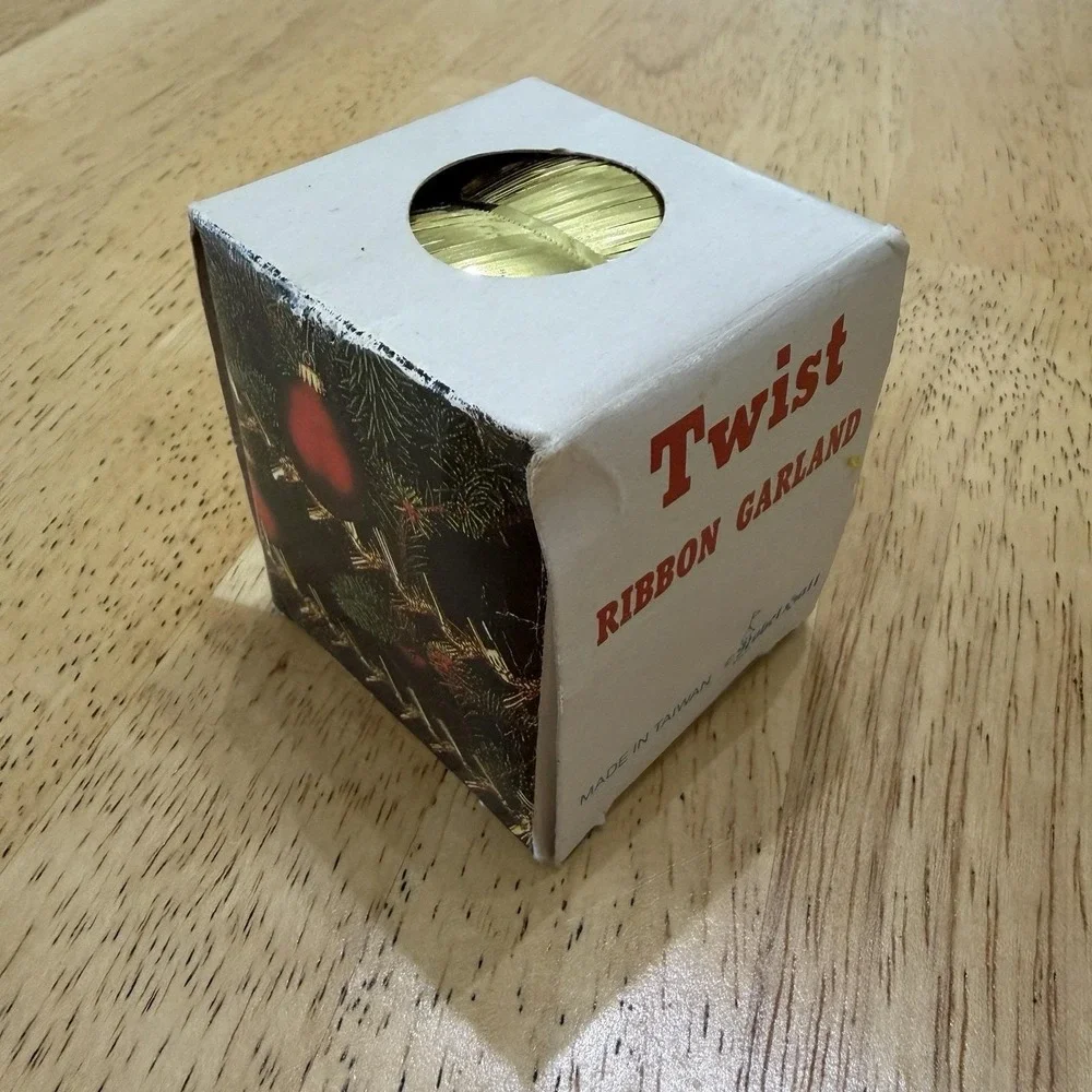 1970s Twist Ribbon Garland Gold Metallic Christmas‎ Decor Robel Hall Unused NOS